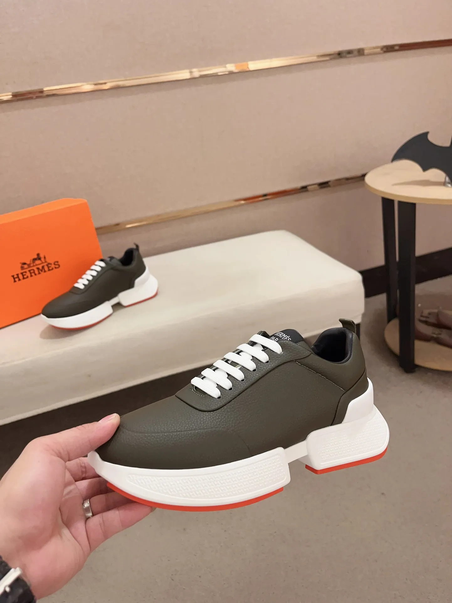 Men's clothing and shoes💰: 442💰《HERMES》【Classic original single version】Hermès; top 🔝purchase agent🔍🔍men's latest 🇺🇸 counter sales simultaneously, imported from Italy original ▲▲cowhide ▲▲ (high-end, nobility, class) ) Exquisite workmanship (Italian 🇮🇹 imported water-dyed 🐂 cowhide lining) sole: original sole provided by the original factory, ⚠️exclusive double-layer activity·TPR·rubber·combined molded outsole; super comfortable·wear-resistant·non-slip·environmental protection The real thing is more beautiful if you take the real thing (high quality, follow the order). You can enter and exit the counter at will * Number of yards: 38-44 (45 can be customized and cannot be returned or exchanged)